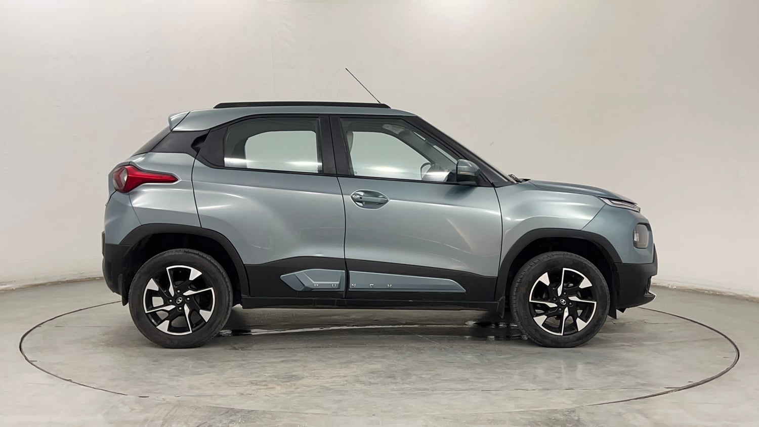 Used 2022 Tata Punch Accomplished Dazzle Pack MT Petrol Manual exterior RIGHT SIDE VIEW