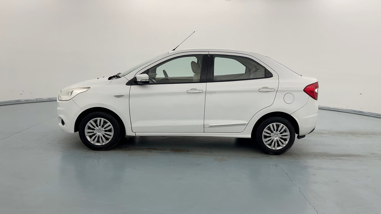 Used 2016 Ford Figo Aspire Trend 1.2 Ti-VCT Petrol Manual exterior LEFT SIDE VIEW