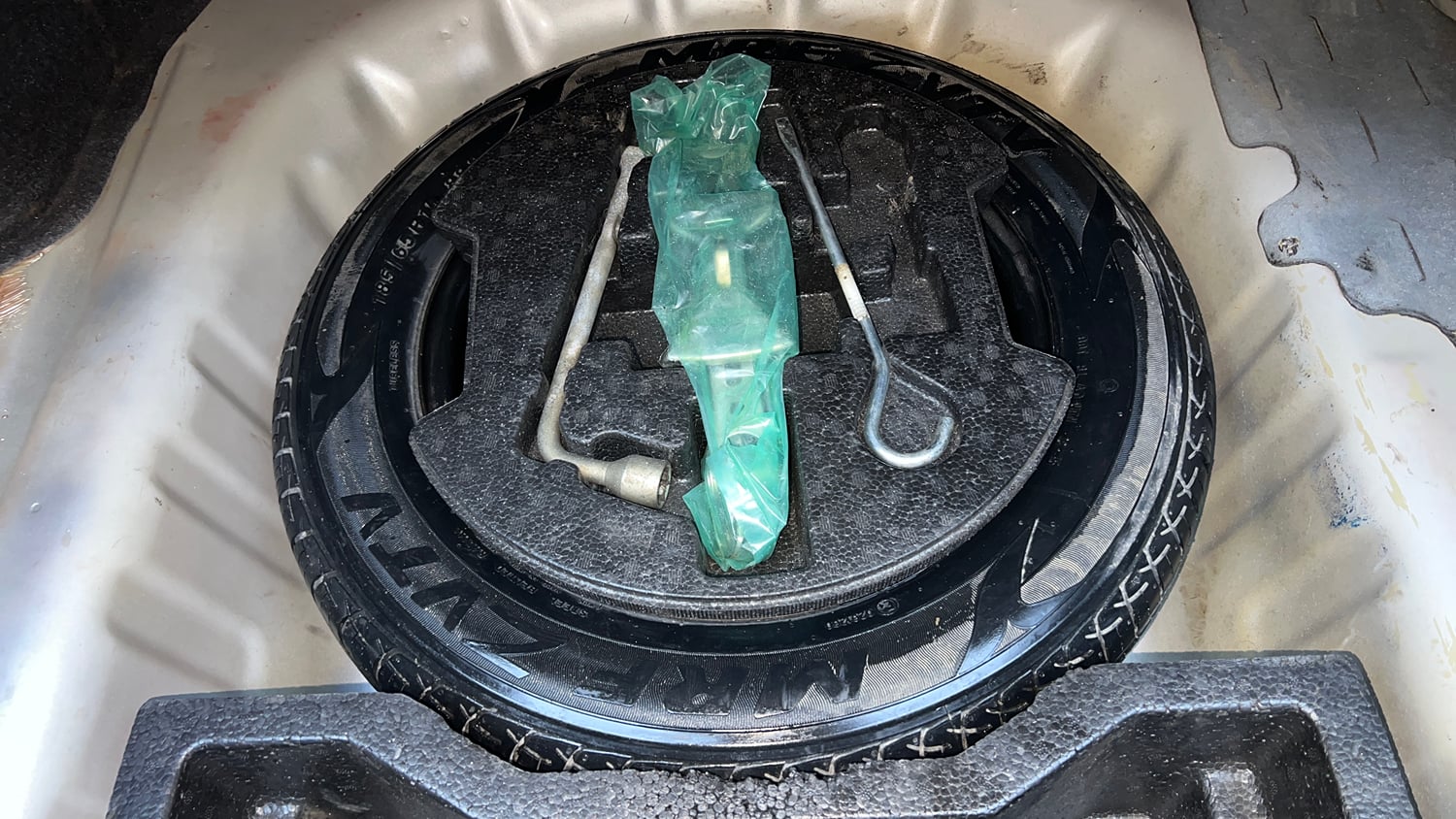 Used 2015 Maruti Suzuki Ciaz ZXi Petrol Manual tyres SPARE TYRE VIEW