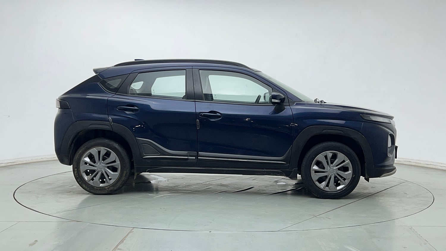 Used 2023 Maruti Suzuki Fronx Delta 1.2L MT Petrol Manual exterior RIGHT SIDE VIEW