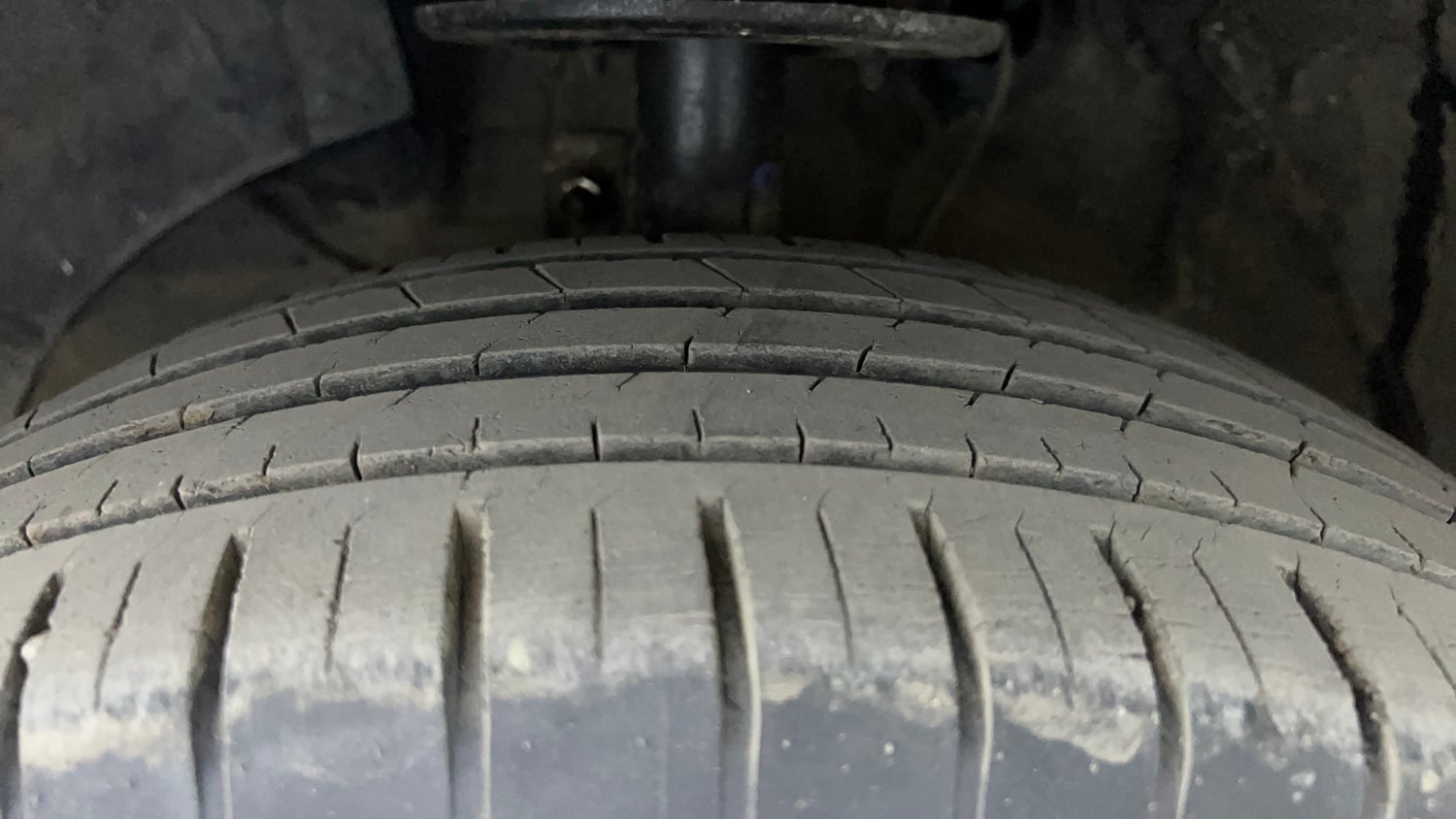 Used 2017 Maruti Suzuki Baleno Zeta 1.2 Petrol Manual tyres LEFT FRONT TYRE TREAD VIEW