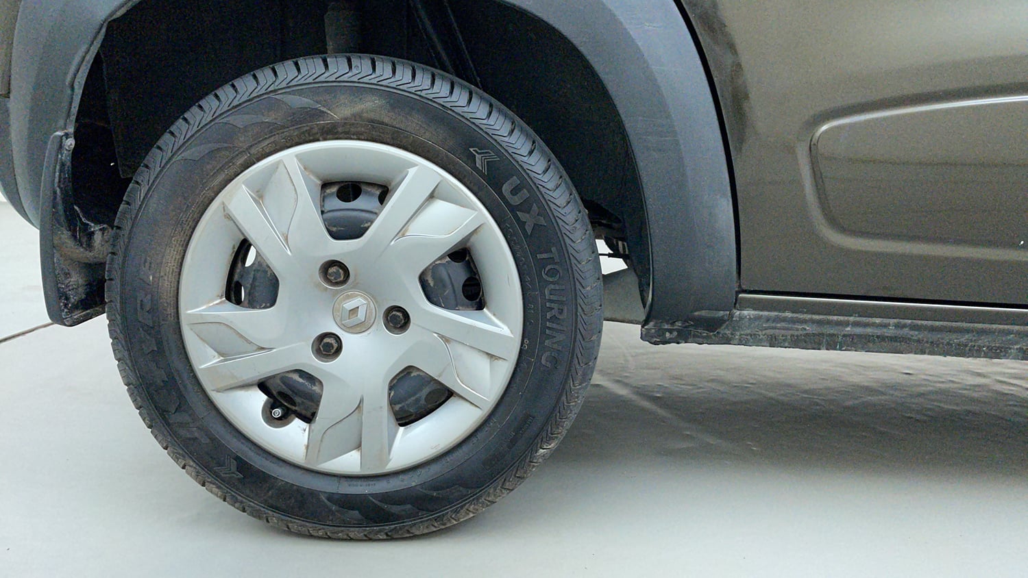 Used 2019 Renault Kwid 1.0 RXT AMT Opt Petrol Automatic tyres RIGHT REAR TYRE RIM VIEW