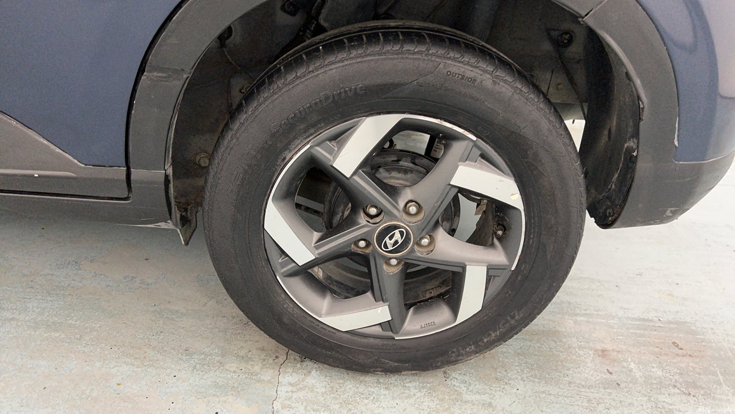 Used 2019 Hyundai Venue SX Plus 1.0L Turbo DCT Sport Petrol Automatic tyres LEFT REAR TYRE RIM VIEW