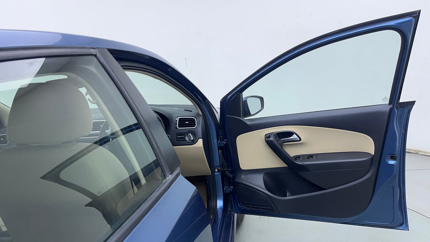 Used 2016 Volkswagen Ameo Highline1.2L (P) Petrol Manual interior RIGHT FRONT DOOR OPEN VIEW