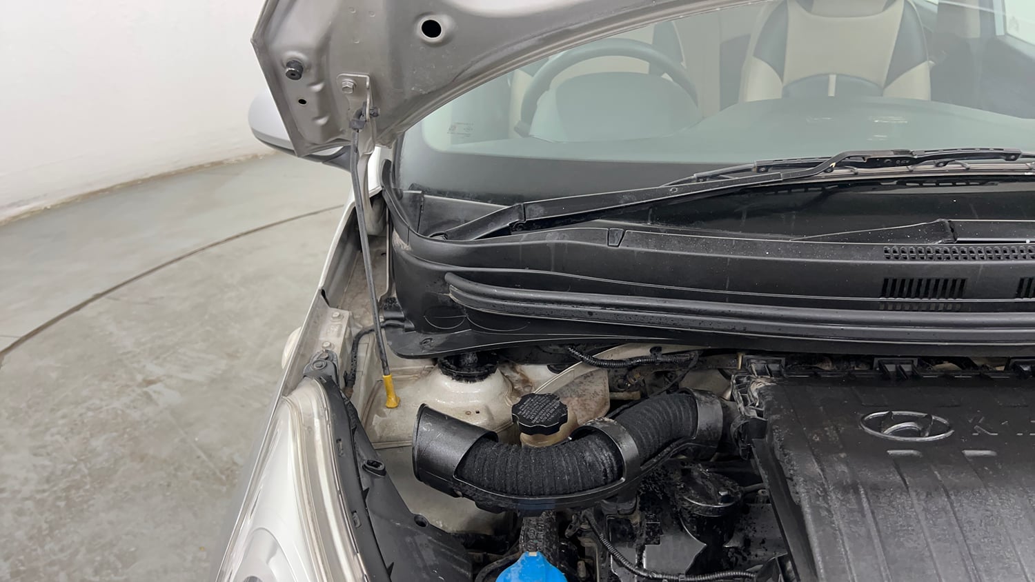 Used 2015 Hyundai Grand i10 Magna 1.2 Kappa VTVT Petrol Manual engine ENGINE RIGHT SIDE HINGE & APRON VIEW
