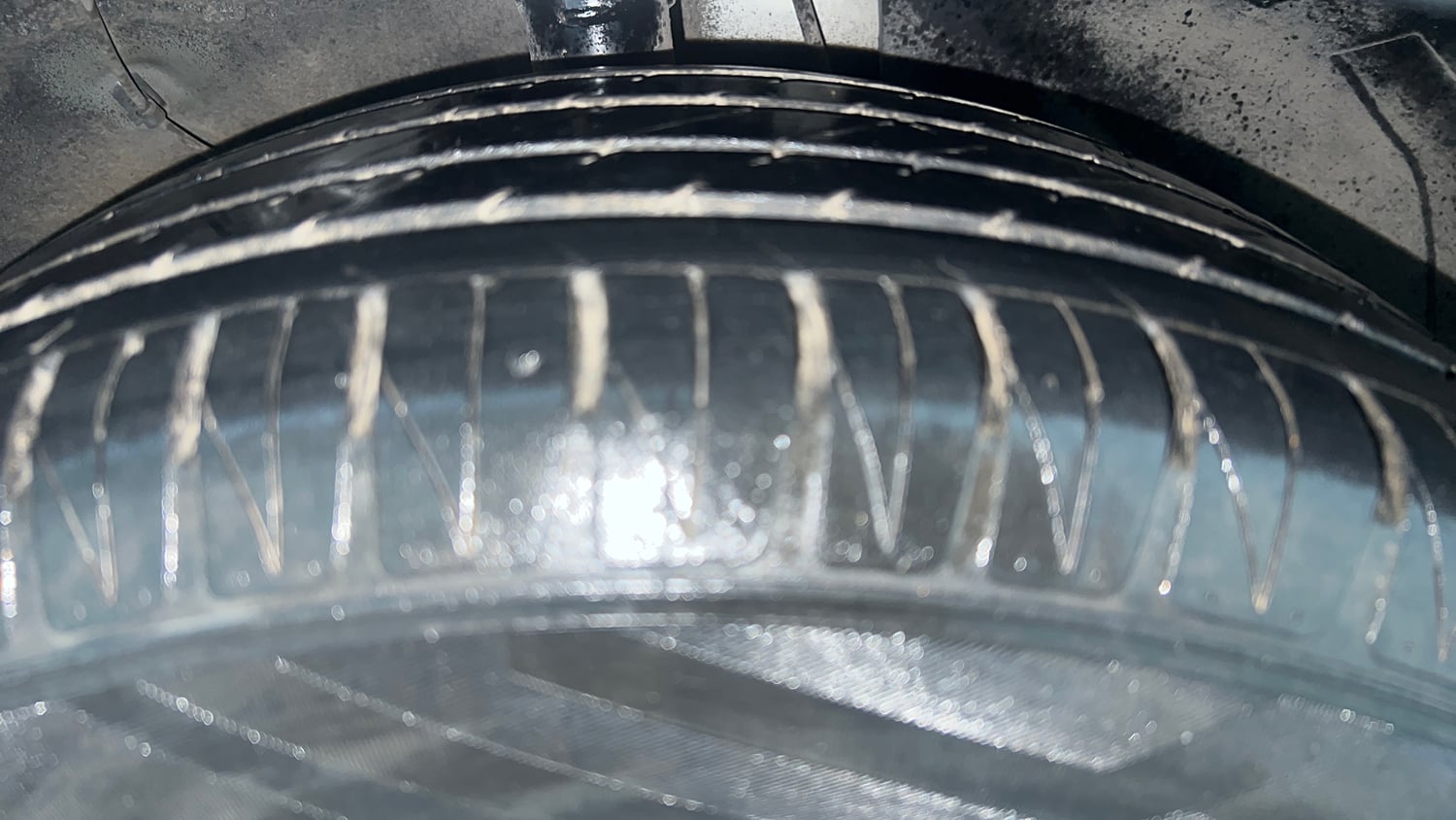 Used 2024 Kia Sonet HTK Plus 1.2 Petrol+Cng (outside fitted) Cng Manual tyres RIGHT FRONT TYRE TREAD VIEW