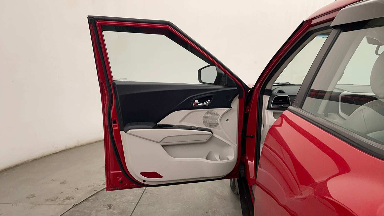 Used 2022 Mahindra XUV 300 W8 (O) 1.5 Diesel AMT Diesel Automatic interior LEFT FRONT DOOR OPEN VIEW