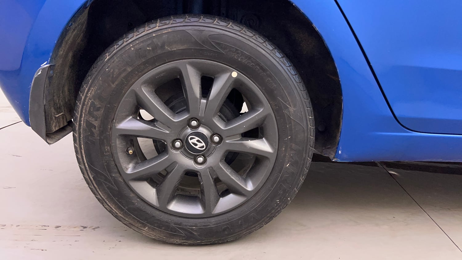 Used 2019 Hyundai Elite i20 Sportz Plus 1.2 CVT Petrol Automatic tyres RIGHT REAR TYRE RIM VIEW