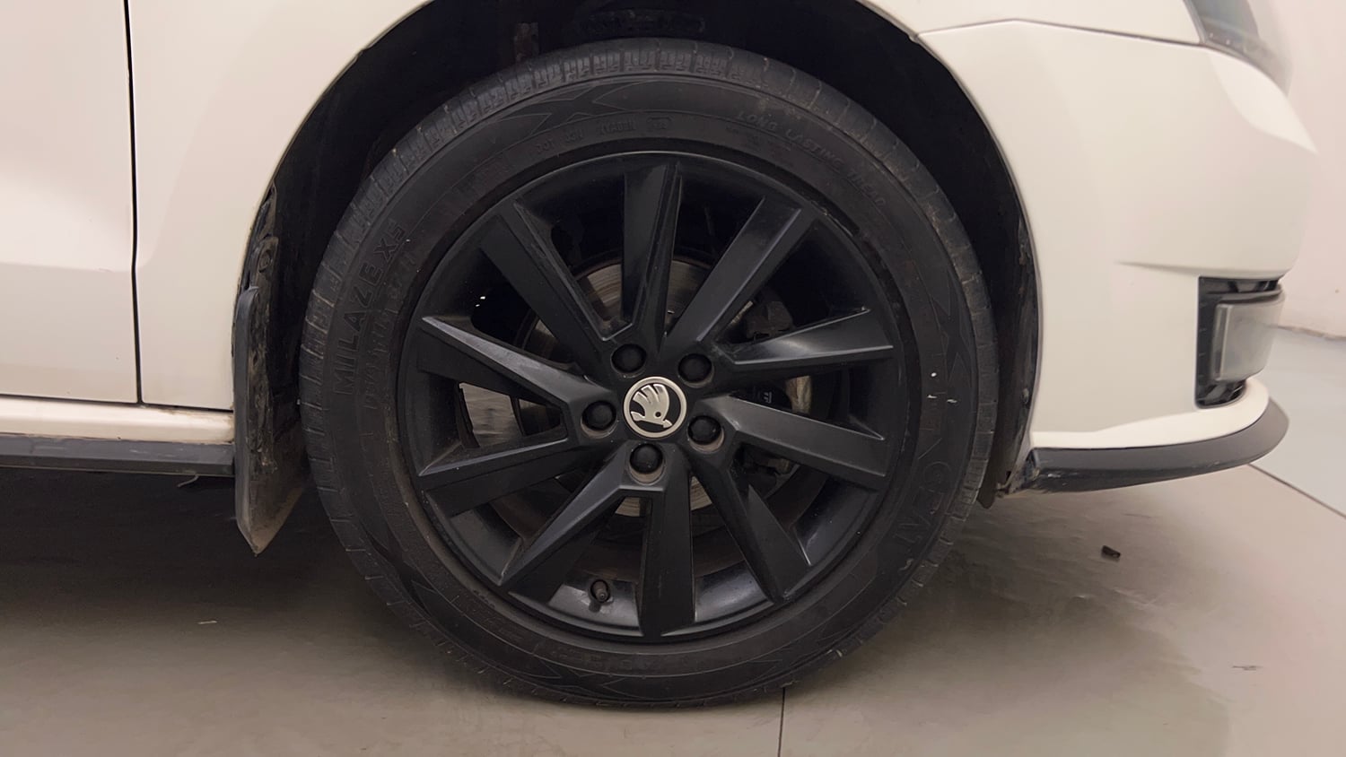 Used 2021 Skoda Rapid Style Petrol Manual tyres RIGHT FRONT TYRE RIM VIEW