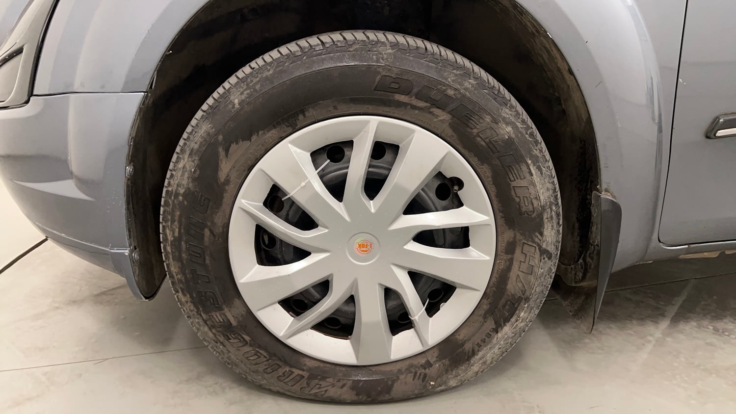 Used 2016 Mahindra XUV500 W4 Diesel Manual tyres LEFT FRONT TYRE RIM VIEW