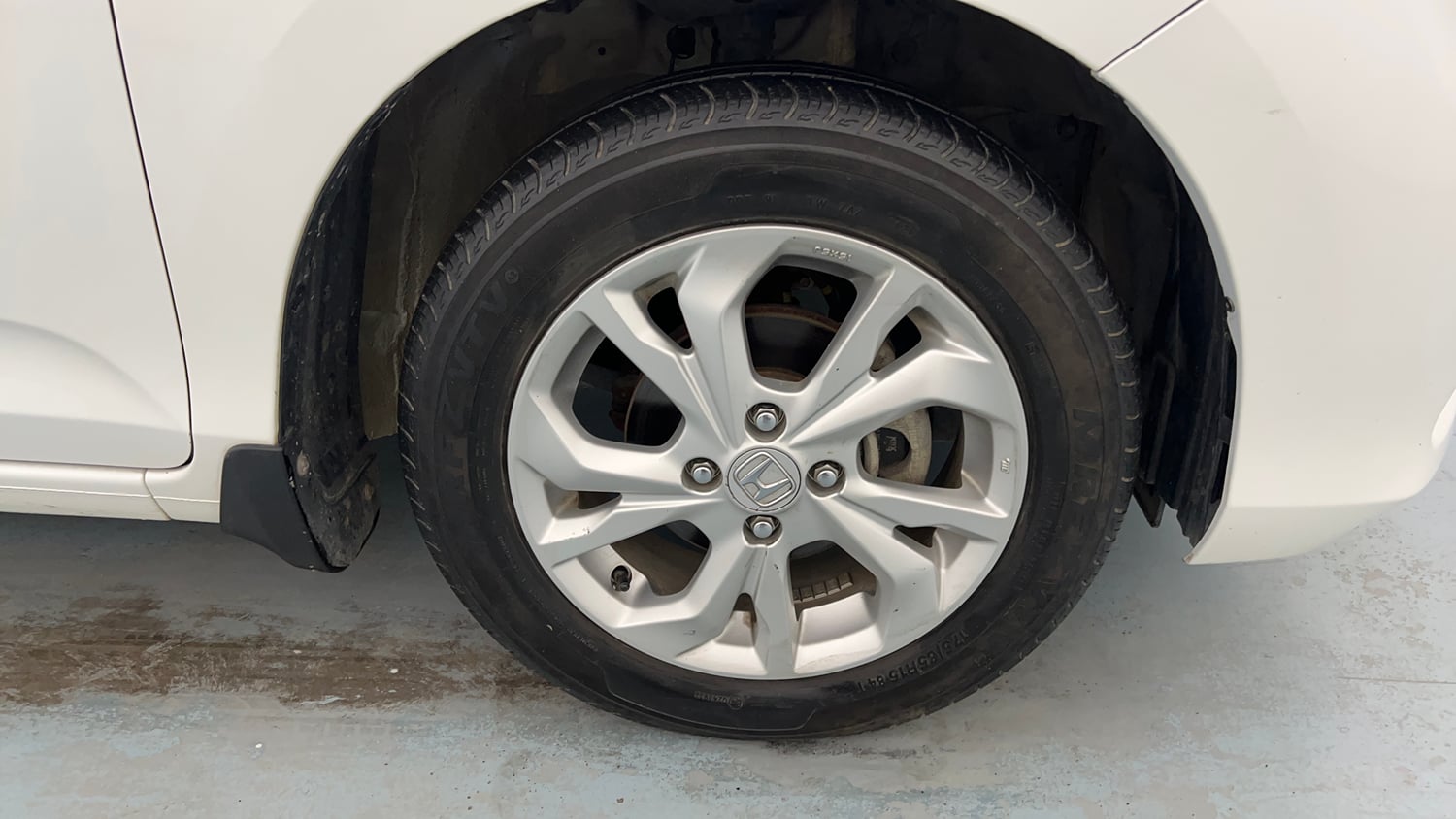 Used 2021 Honda Amaze 1.2 V MT Petrol Petrol Manual tyres RIGHT FRONT TYRE RIM VIEW