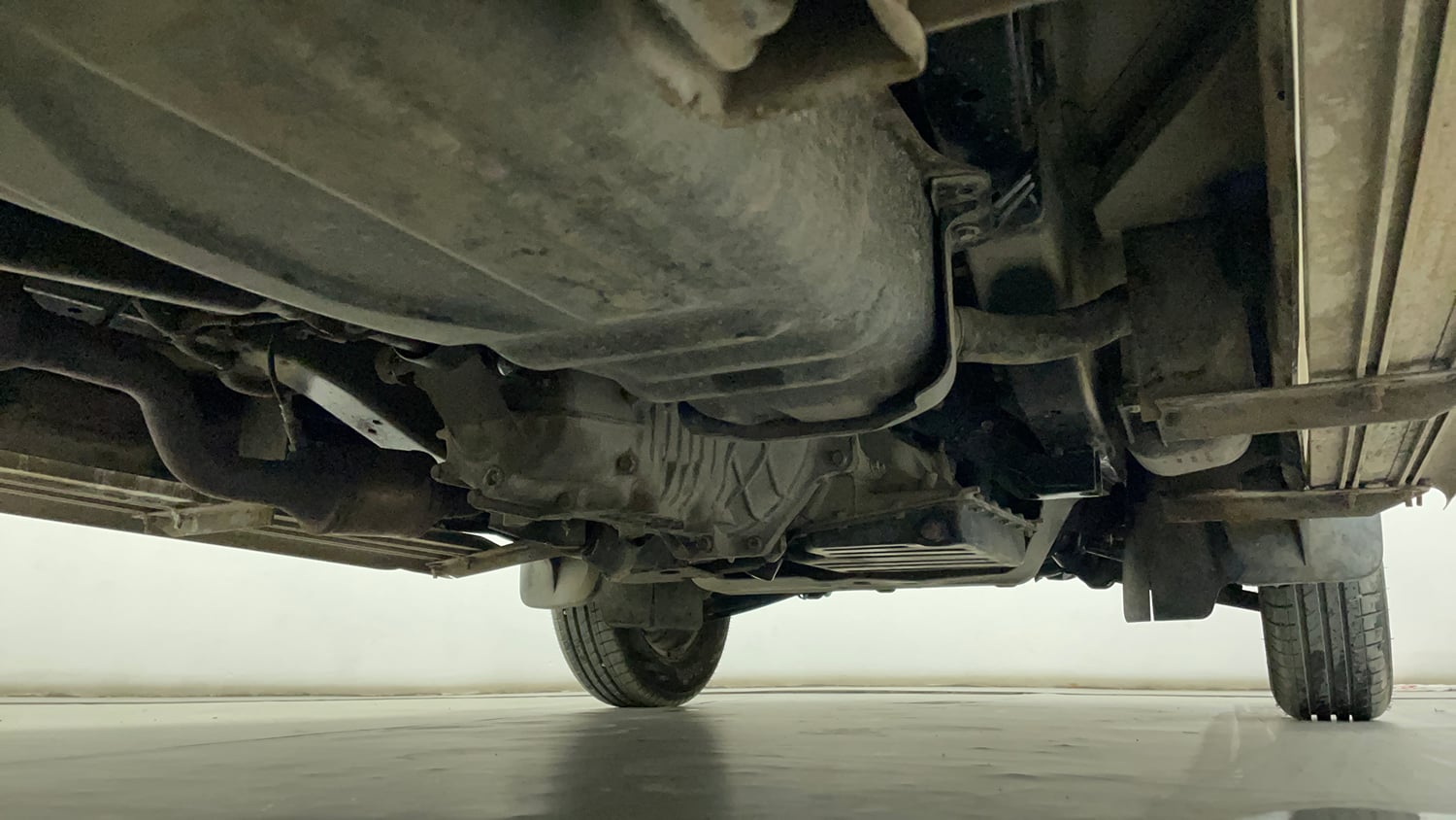Used 2016 Maruti Suzuki Eeco 5 STR WITH A/C+HTR Petrol Manual extra REAR RIGHT UNDERBODY VIEW