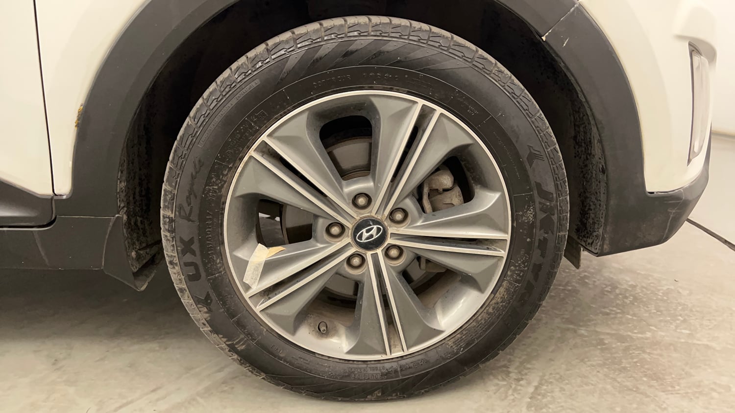Used 2017 Hyundai Creta 1.6 SX Plus AT Petrol Petrol Automatic tyres RIGHT FRONT TYRE RIM VIEW