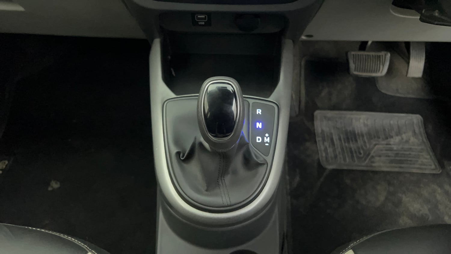 Used 2021 Hyundai Grand i10 Nios Sportz AMT 1.2 Kappa VTVT Petrol Automatic interior GEAR  KNOB VIEW
