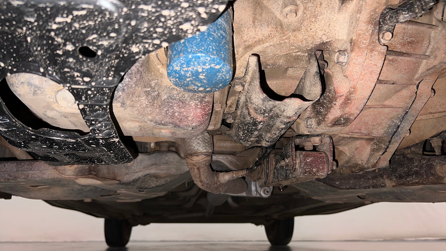 Used 2013 Hyundai i10 Magna 1.2 Kappa2 Petrol Manual extra FRONT LEFT UNDERBODY VIEW