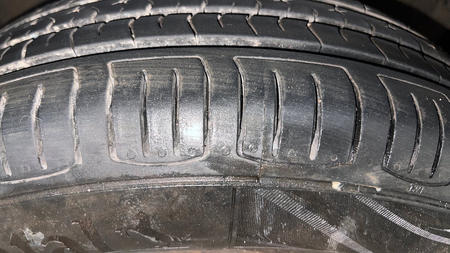 Used 2017 Maruti Suzuki Celerio ZXI (O) AMT Petrol Automatic tyres RIGHT FRONT TYRE TREAD VIEW