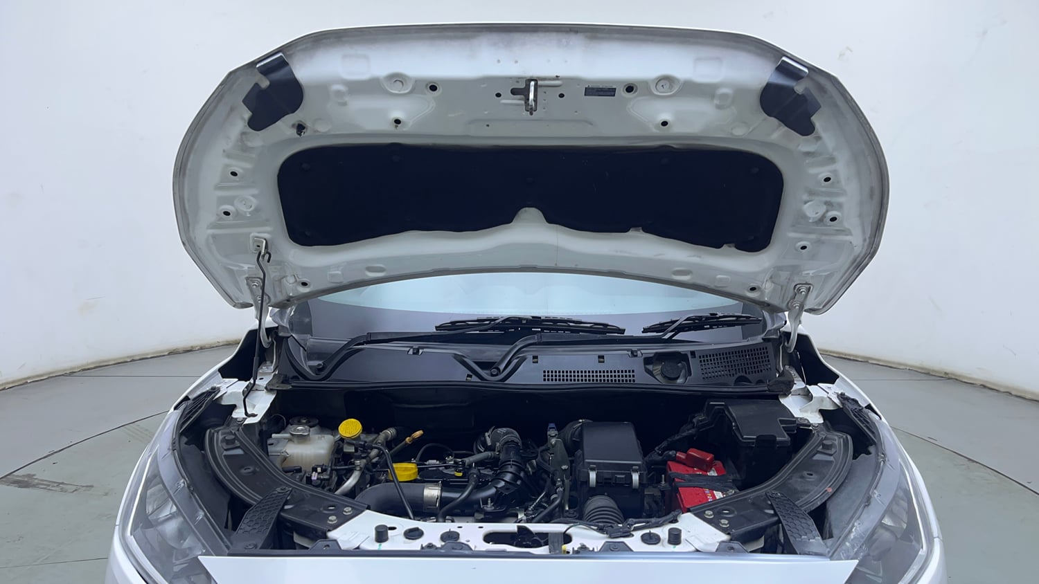 Used 2021 Nissan Magnite XV Turbo CVT Petrol Automatic engine ENGINE & BONNET OPEN FRONT VIEW
