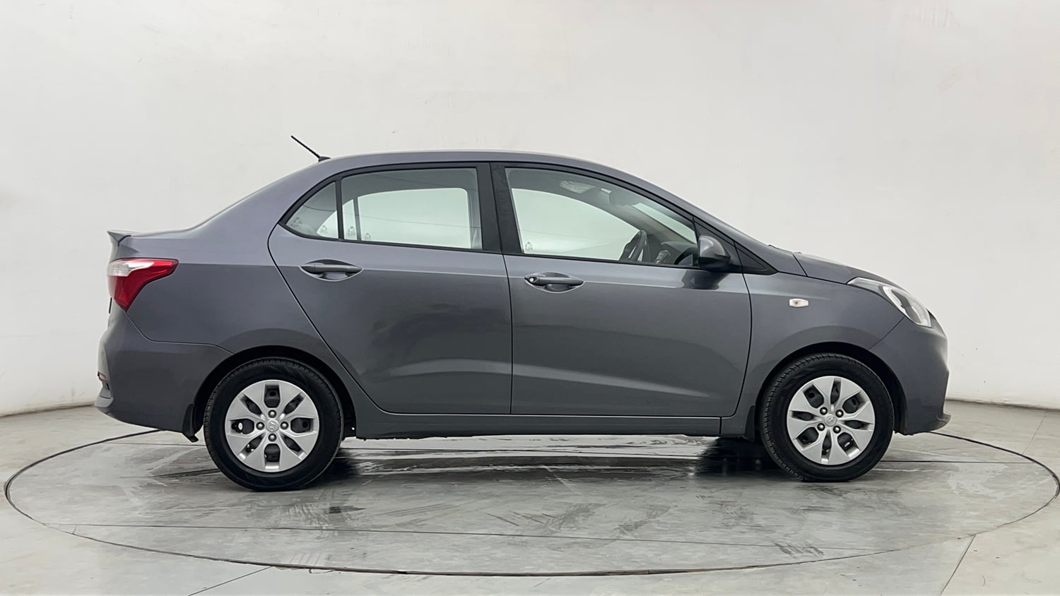 Used 2019 Hyundai Xcent S Petrol Manual exterior RIGHT SIDE VIEW