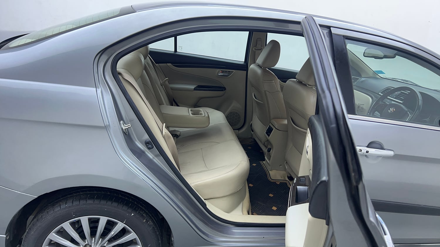 Used 2018 Maruti Suzuki Ciaz Alpha 1.4 MT Petrol Manual interior RIGHT SIDE REAR DOOR CABIN VIEW