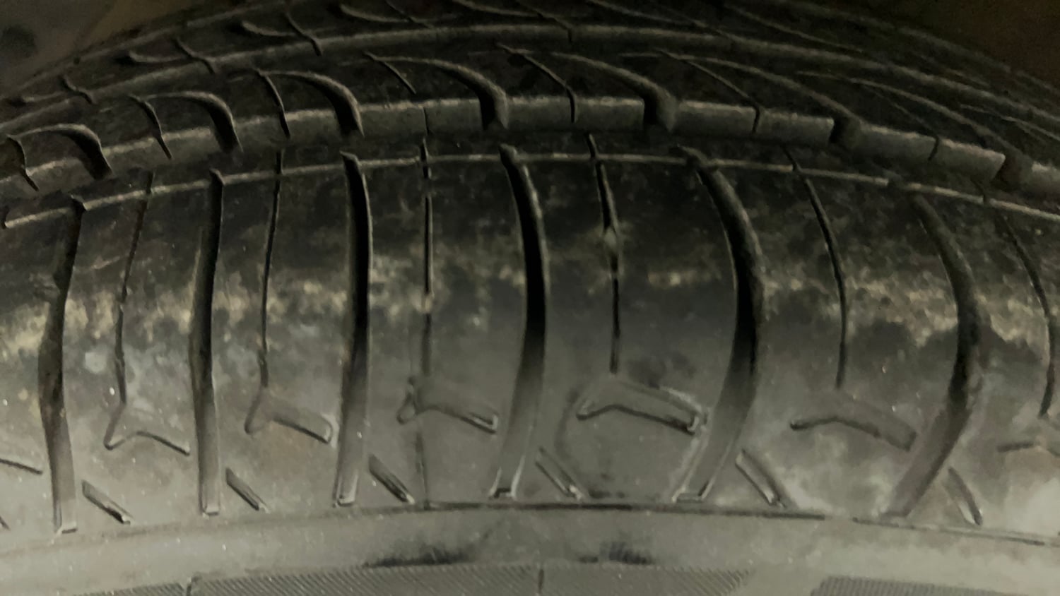 Used 2021 Hyundai Grand i10 Nios Sportz AMT 1.2 Kappa VTVT Petrol Automatic tyres LEFT FRONT TYRE TREAD VIEW