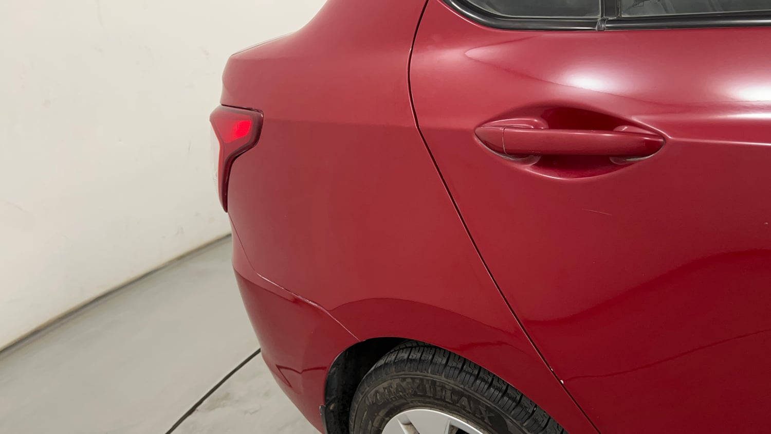 Used 2015 Hyundai Xcent S 1.2 Petrol Manual dents MINOR SCRATCH