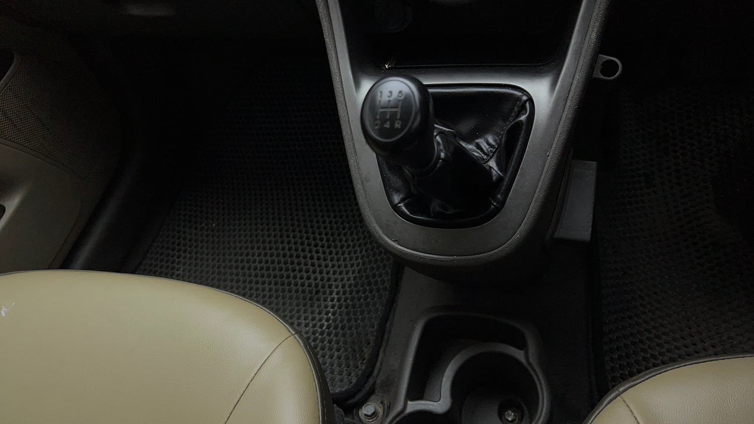 Used 2013 Hyundai i10 Magna 1.2 Kappa2 Petrol Manual interior GEAR  KNOB VIEW