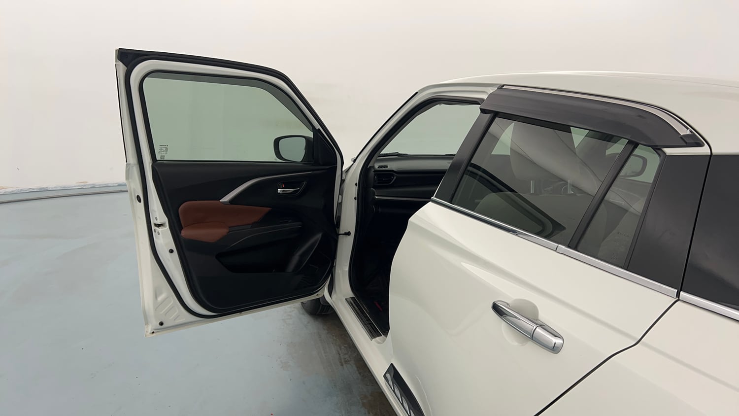 Used 2025 Maruti Suzuki Swift ZXi Plus Petrol Manual interior LEFT FRONT DOOR OPEN VIEW
