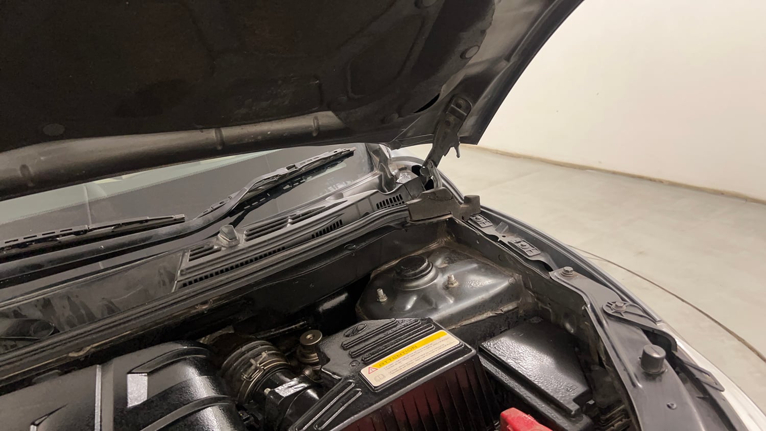 Used 2016 Mahindra XUV500 W4 Diesel Manual engine ENGINE LEFT SIDE HINGE & APRON VIEW