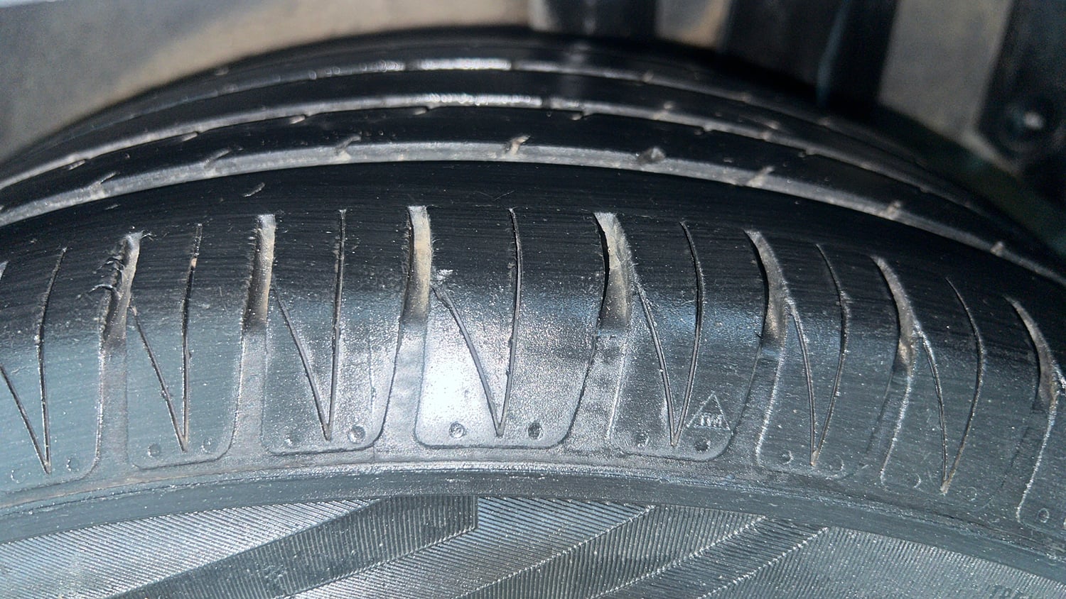 Used 2024 Kia Sonet HTK Plus 1.2 Petrol+Cng (outside fitted) Cng Manual tyres LEFT REAR TYRE TREAD VIEW