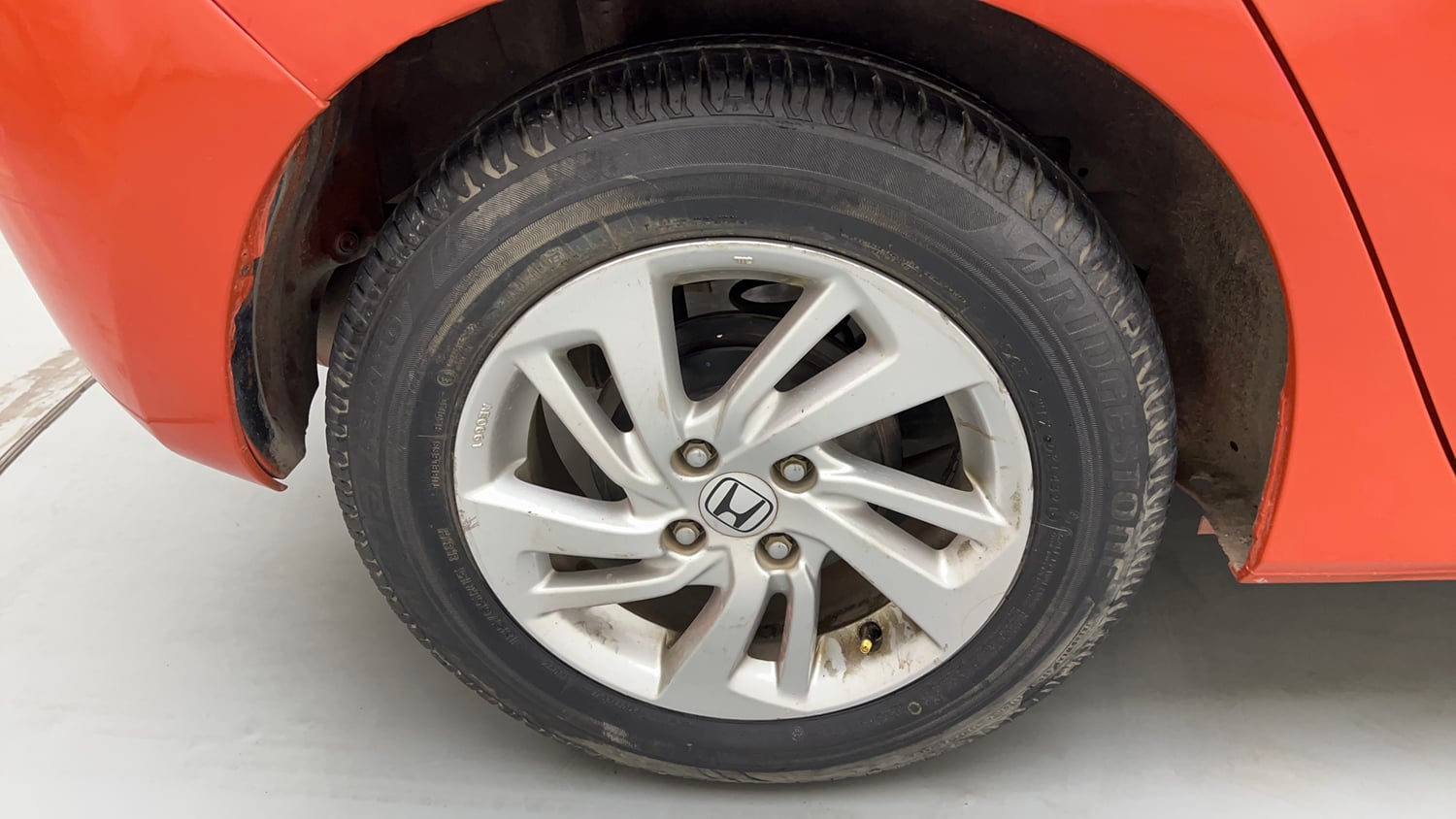 Used 2015 Honda Jazz V Petrol Petrol Manual tyres RIGHT REAR TYRE RIM VIEW