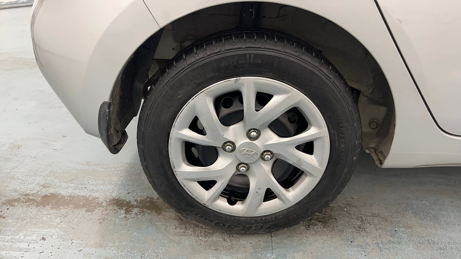 Used 2019 Hyundai Grand i10 Magna 1.2 Kappa VTVT Petrol Manual tyres RIGHT REAR TYRE RIM VIEW