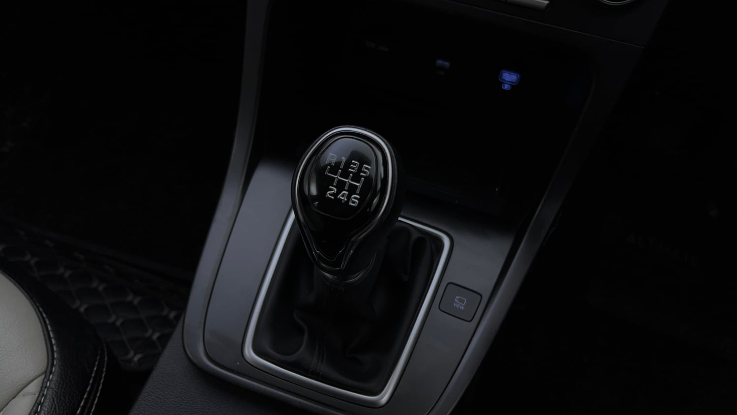 Used 2023 Hyundai Creta SX 1.5 Petrol Petrol Manual interior GEAR  KNOB VIEW