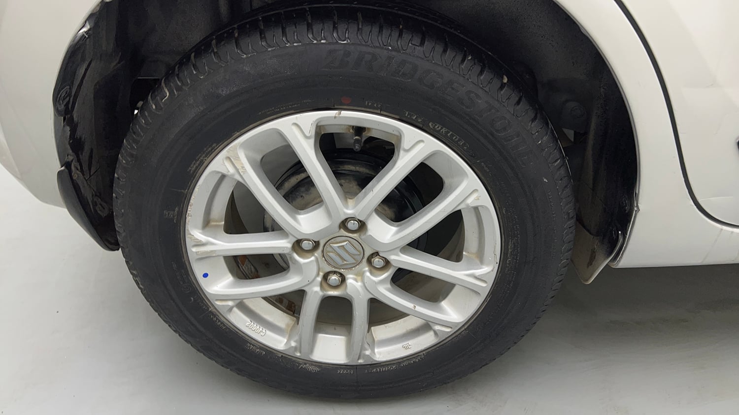 Used 2023 Maruti Suzuki Swift ZXi CNG Cng Manual tyres RIGHT REAR TYRE RIM VIEW