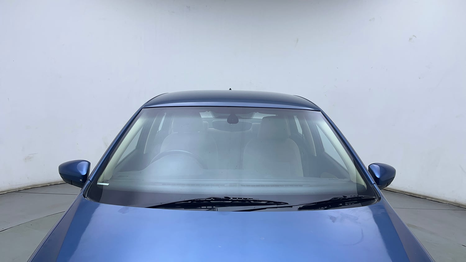 Used 2016 Volkswagen Ameo Highline1.2L (P) Petrol Manual exterior FRONT WINDSHIELD VIEW