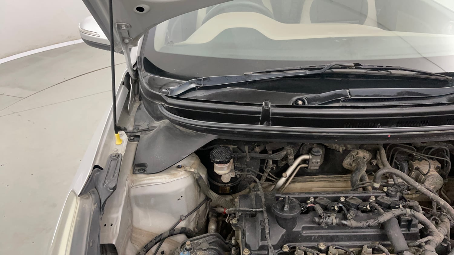 Used 2018 Hyundai Elite i20 Asta 1.2 Petrol Manual engine ENGINE RIGHT SIDE HINGE & APRON VIEW