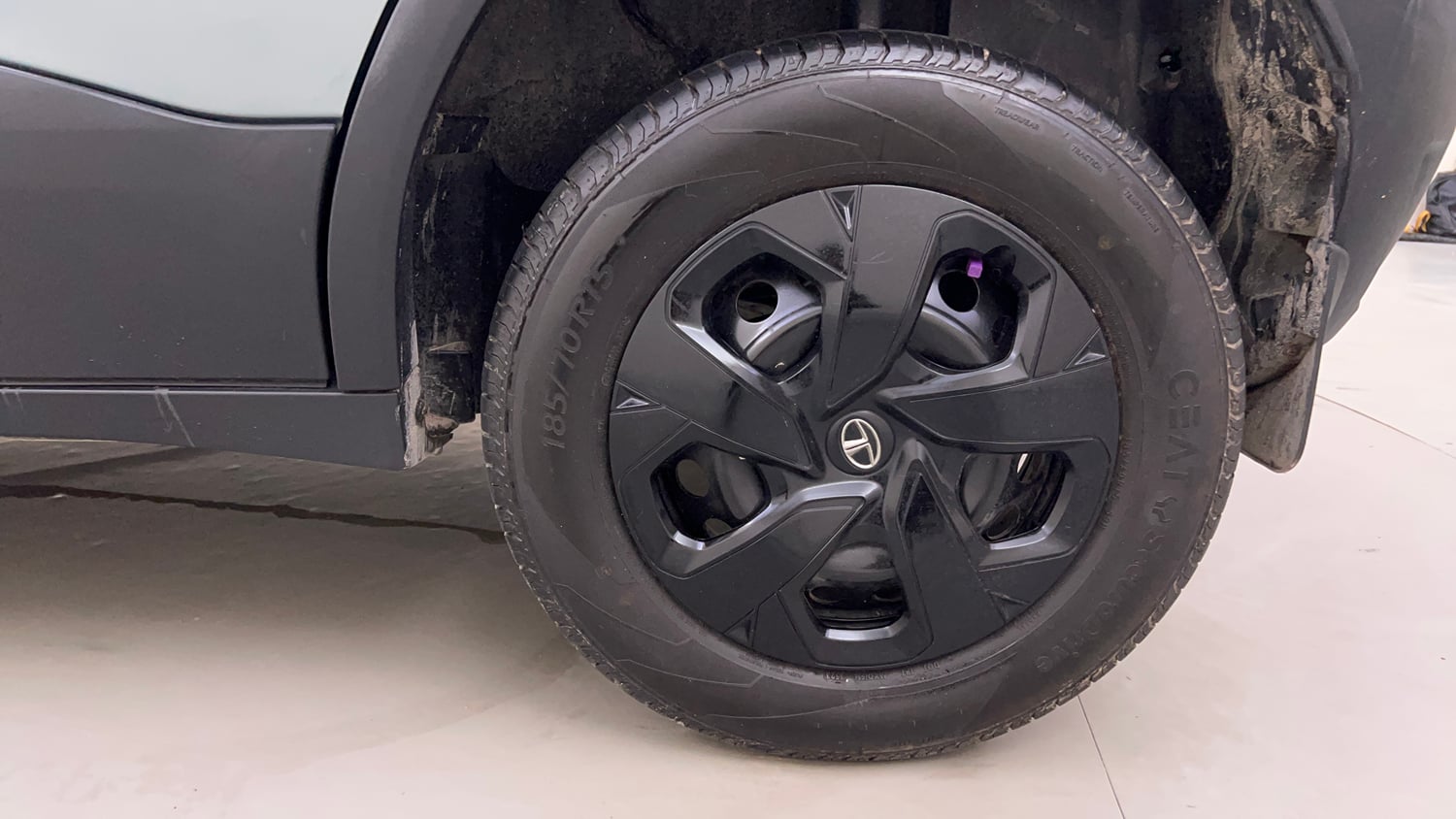 Used 2023 Tata Punch Adventure Rhythm Pack MT Petrol Manual tyres LEFT REAR TYRE RIM VIEW