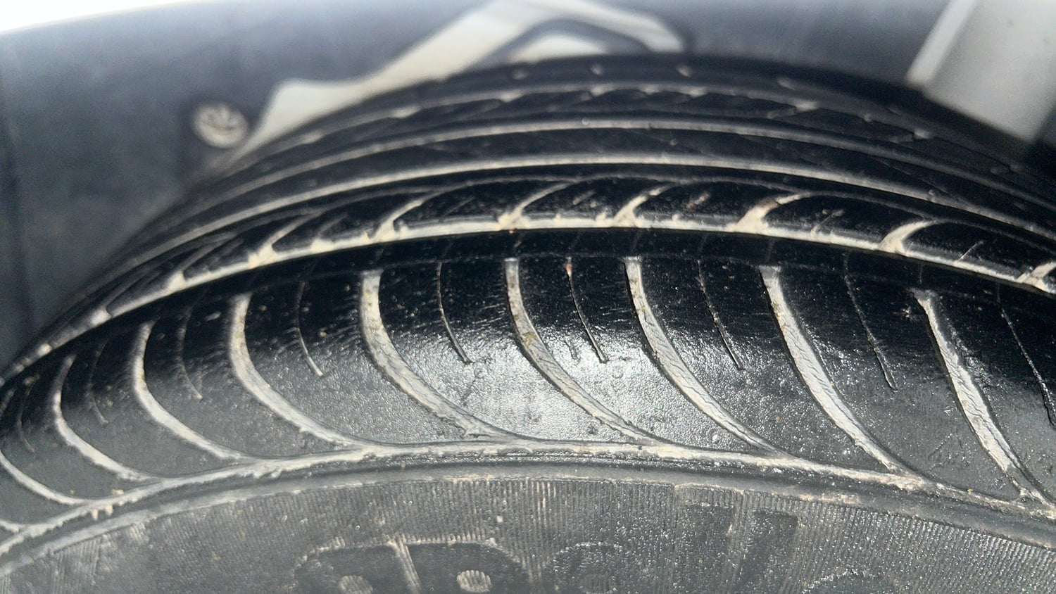 Used 2016 Ford Figo Aspire Trend 1.2 Ti-VCT Petrol Manual tyres LEFT REAR TYRE TREAD VIEW