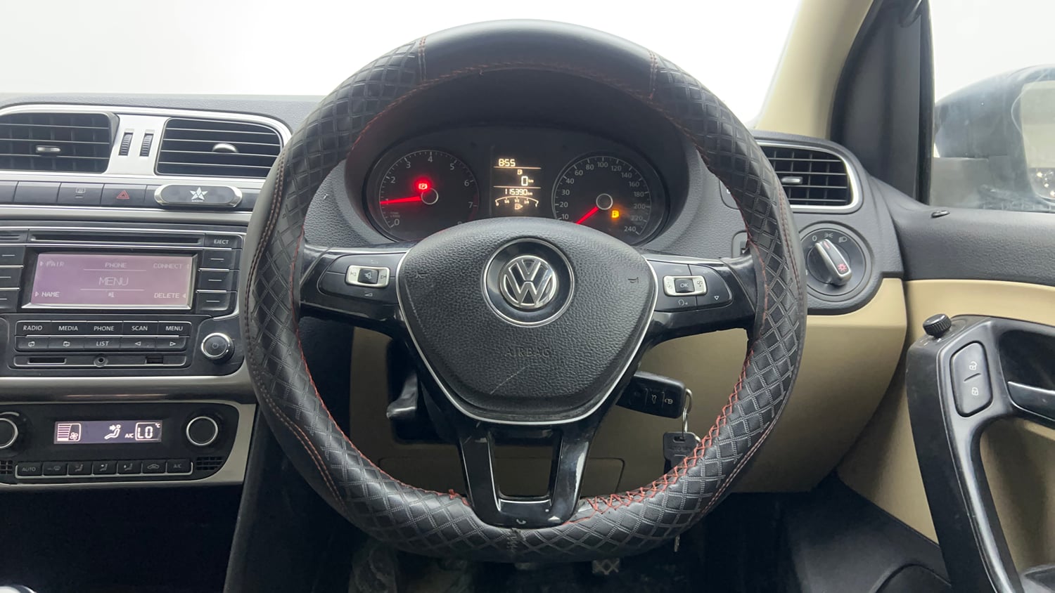 Used 2015 Volkswagen Polo Highline1.2L (P) Petrol Manual interior STEERING VIEW