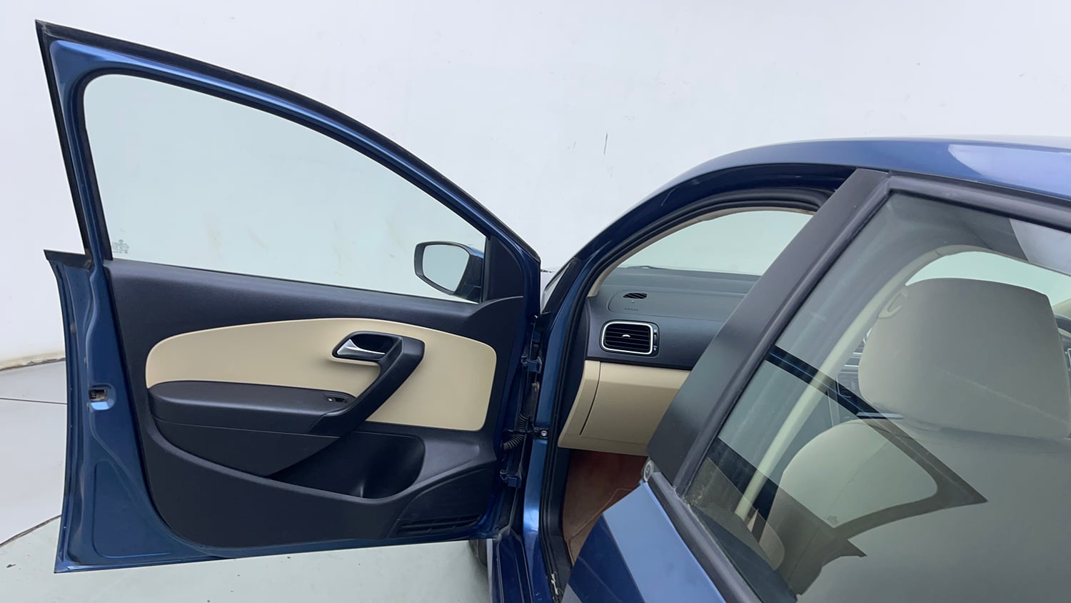 Used 2016 Volkswagen Ameo Highline1.2L (P) Petrol Manual interior LEFT FRONT DOOR OPEN VIEW