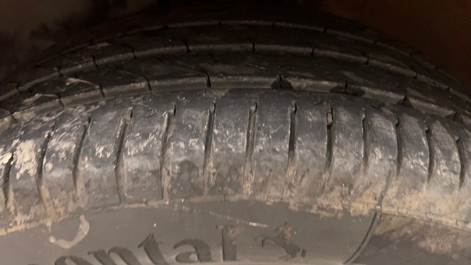 Used 2016 Volkswagen Polo Highline1.2L (P) Petrol Manual tyres LEFT FRONT TYRE TREAD VIEW