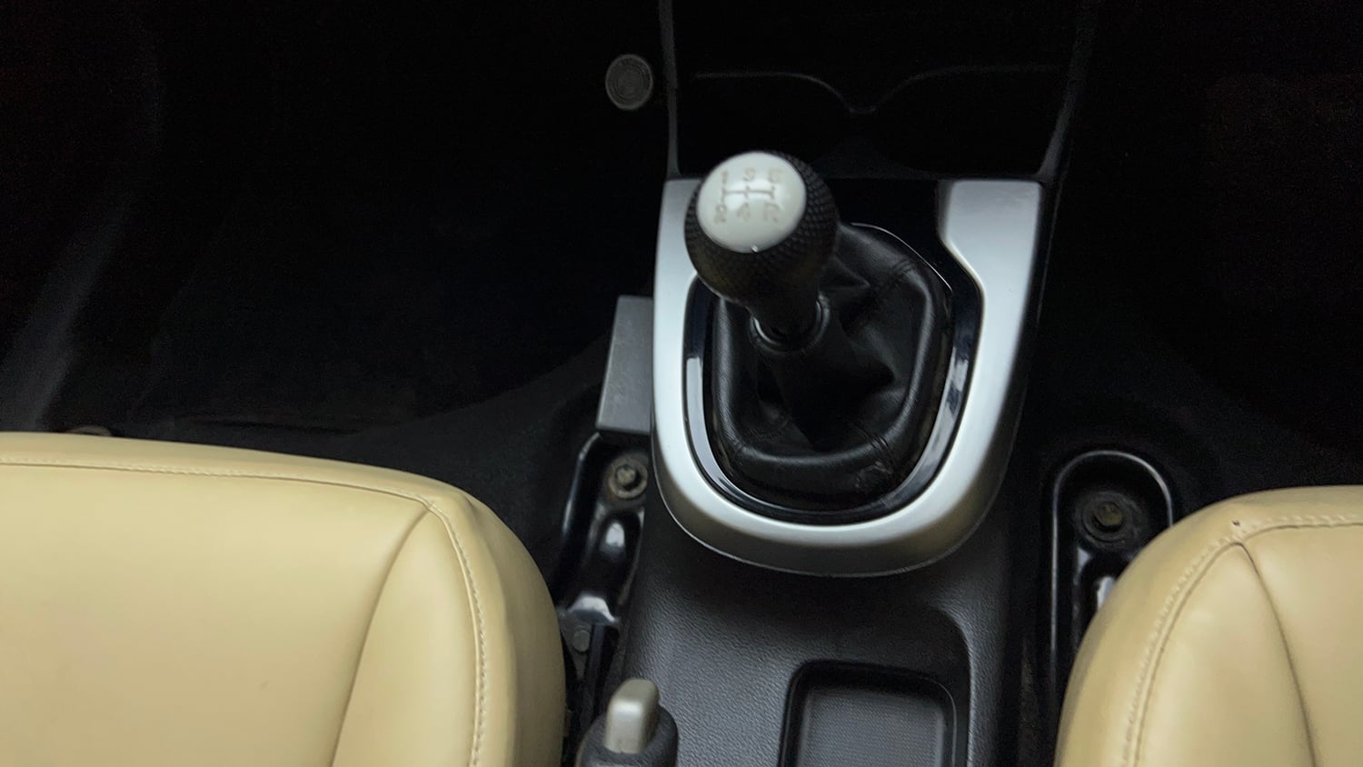 Used 2015 Honda Jazz S MT Petrol Manual interior GEAR  KNOB VIEW