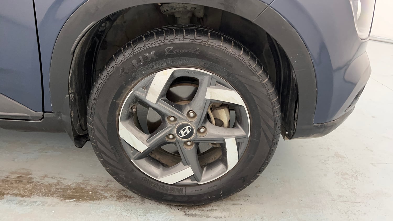 Used 2019 Hyundai Venue SX Plus 1.0L Turbo DCT Sport Petrol Automatic tyres RIGHT FRONT TYRE RIM VIEW
