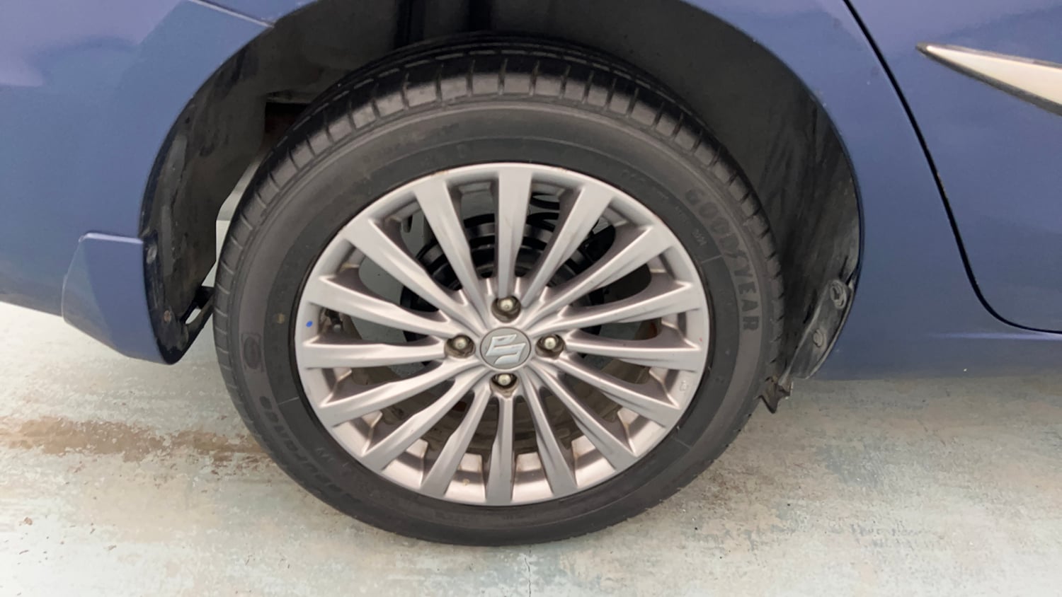 Used 2017 Maruti Suzuki Ciaz Alpha 1.4 MT Petrol Manual tyres RIGHT REAR TYRE RIM VIEW