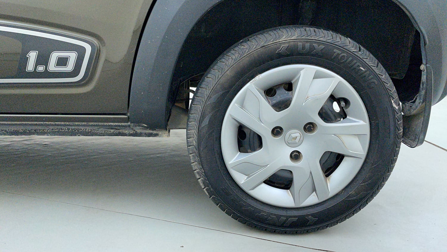 Used 2019 Renault Kwid 1.0 RXT AMT Opt Petrol Automatic tyres LEFT REAR TYRE RIM VIEW