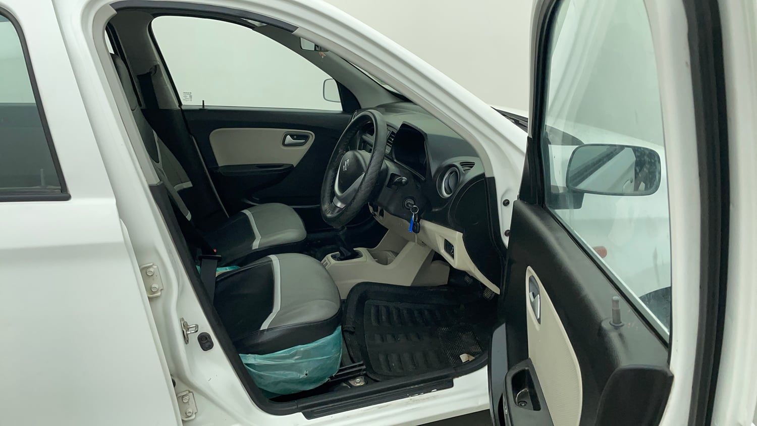 Used 2020 Maruti Suzuki Alto 800 LXi Petrol Manual interior RIGHT SIDE FRONT DOOR CABIN VIEW