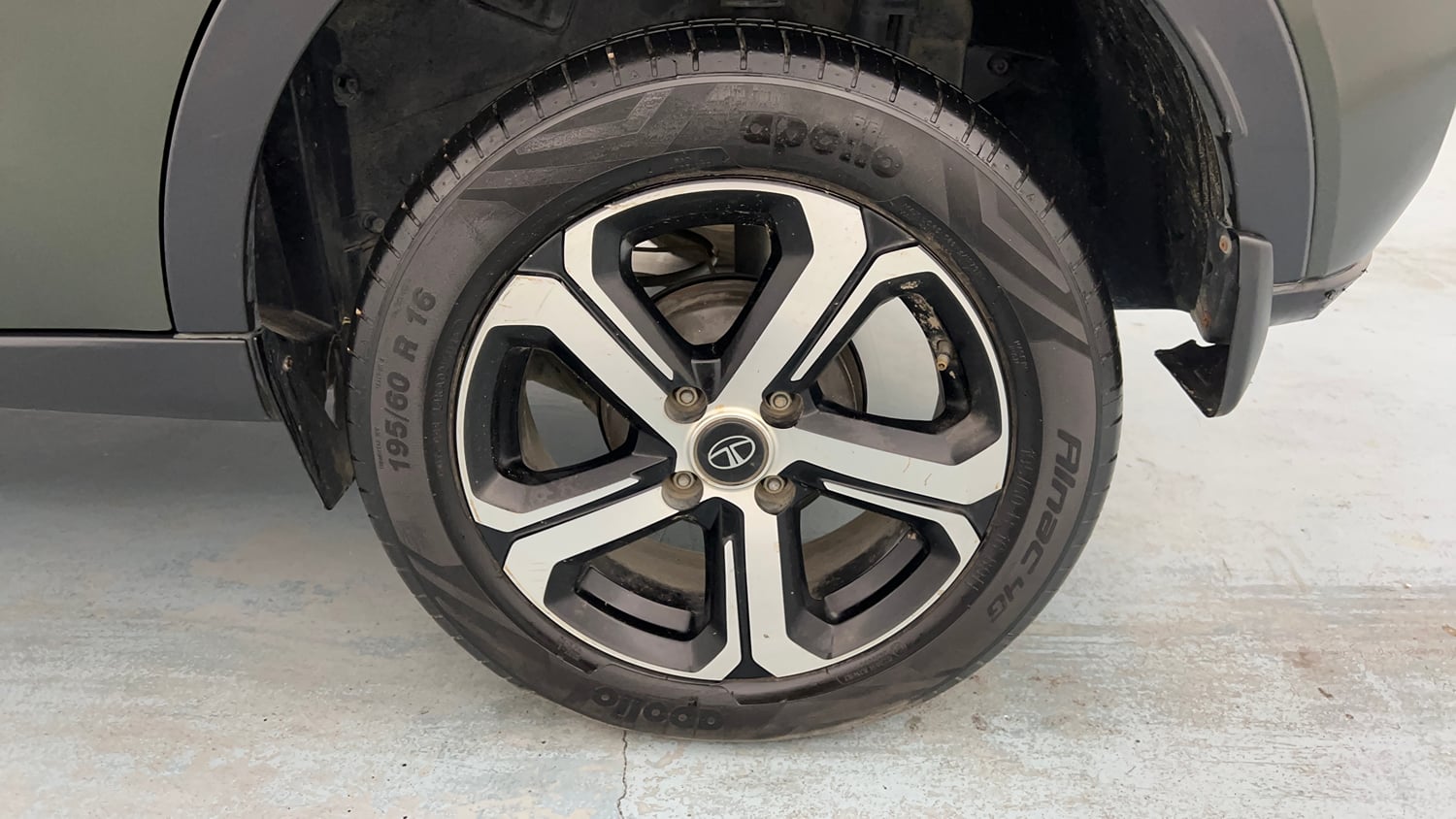 Used 2021 Tata Nexon XMA (S) Diesel Diesel Automatic tyres LEFT REAR TYRE RIM VIEW
