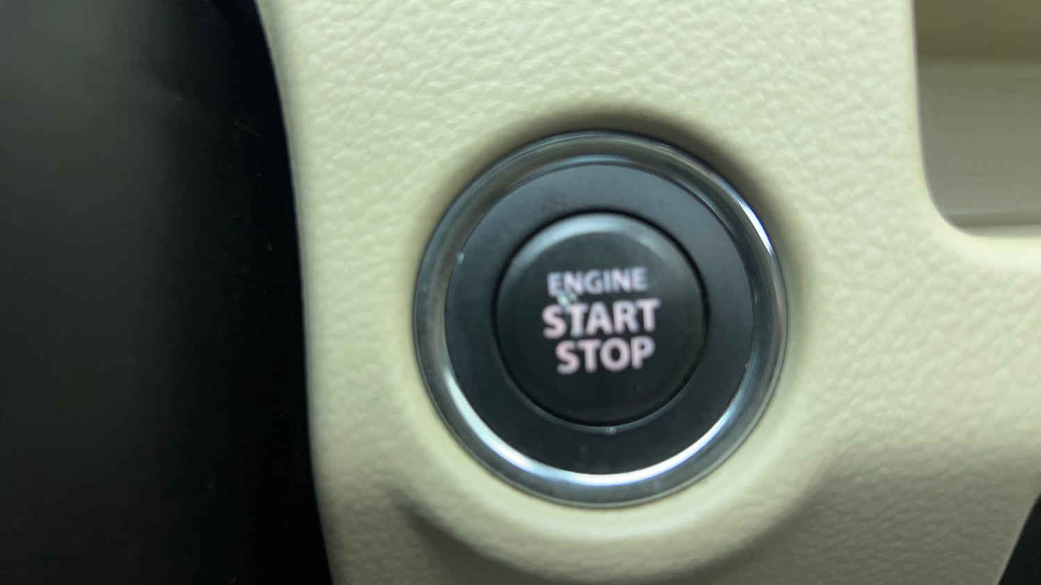 Used 2015 Maruti Suzuki Ciaz ZXi Petrol Manual top_features Keyless start