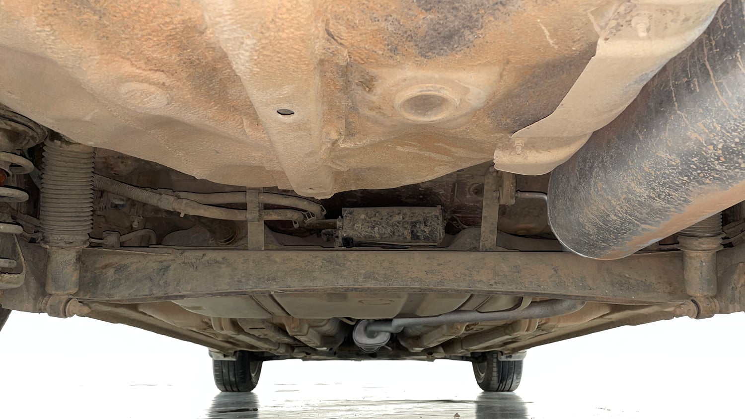 Used 2013 Hyundai Verna Fluidic 1.6 VTVT SX Petrol Manual extra REAR UNDERBODY VIEW (TAKEN FROM REAR)
