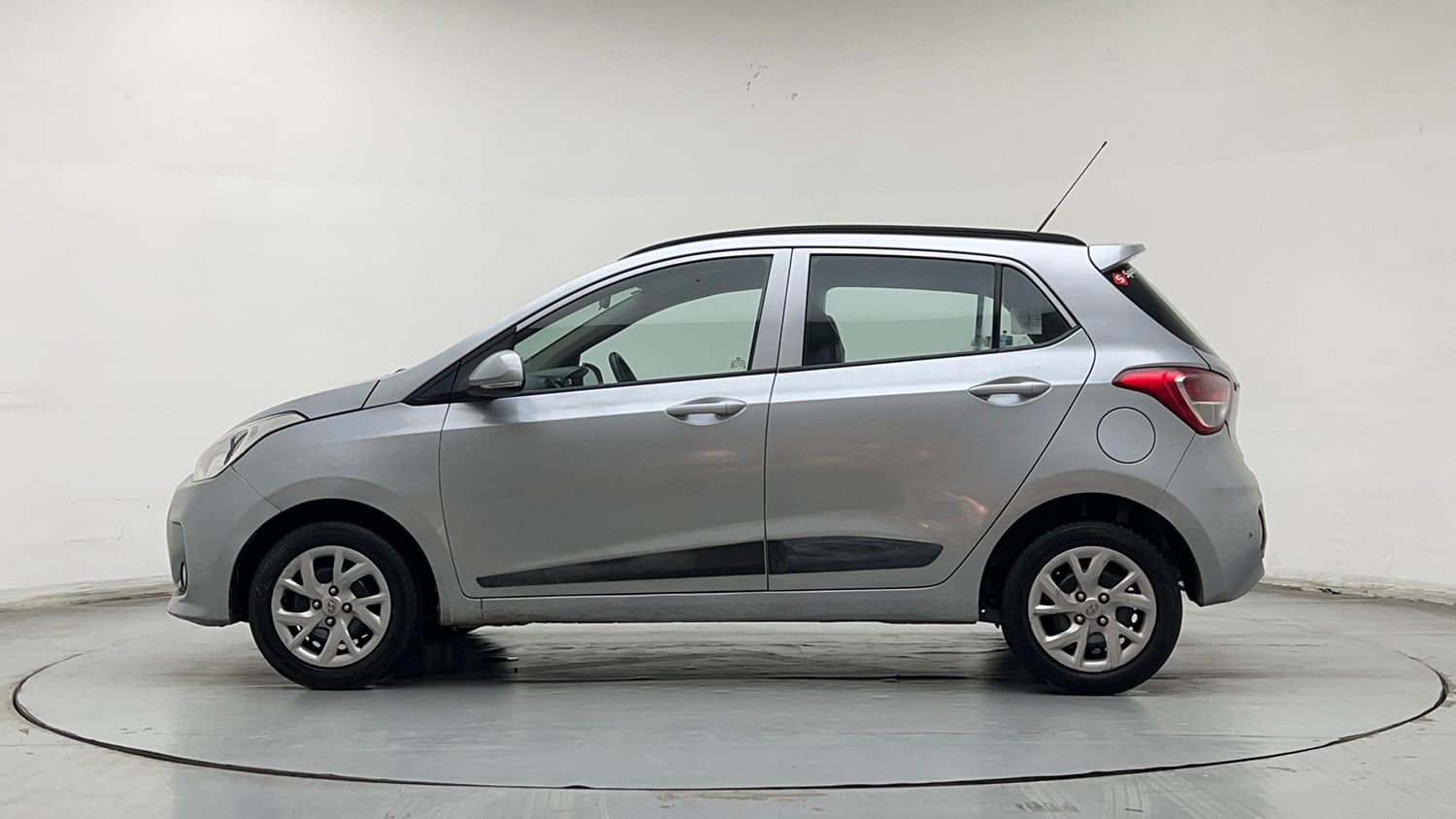 Used 2019 Hyundai Grand i10 Sportz 1.2 Kappa VTVT Petrol Manual exterior LEFT SIDE VIEW