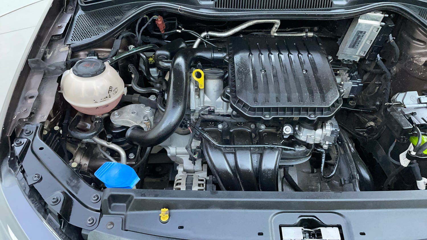 Used 2019 Volkswagen Ameo Comfortline 1.0L (P) Petrol Manual engine ENGINE RIGHT SIDE VIEW